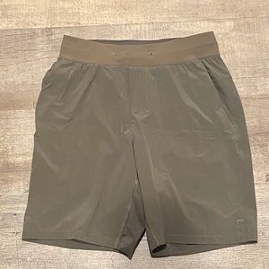 T.H.E. Short 9” linerless Lululemon men’s shorts.